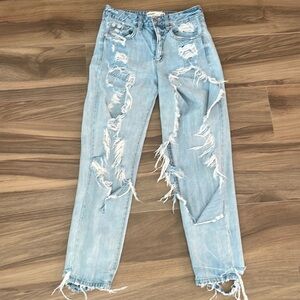 Mid-Rise Ripped light wash jean